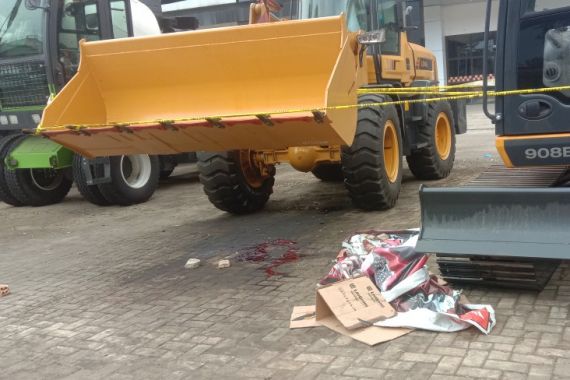 Pekerja di Palembang Tewas Tertimpa Alat Berat, Jasadnya Dievakuasi Pakai Excavator - JPNN.COM