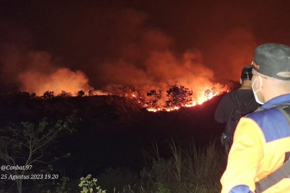133 Hektare Lahan di TN Gunung Ciremai Terbakar, Angin Menyulitkan Pemadaman - JPNN.COM