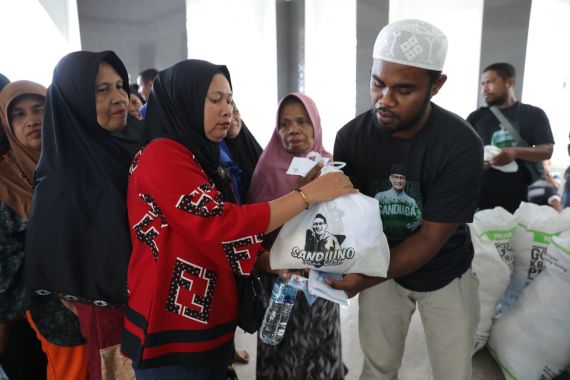 SandiUno Fans Club dan RSI Maluku Berkolaborasi Gelar Bazar Sembako Murah - JPNN.COM