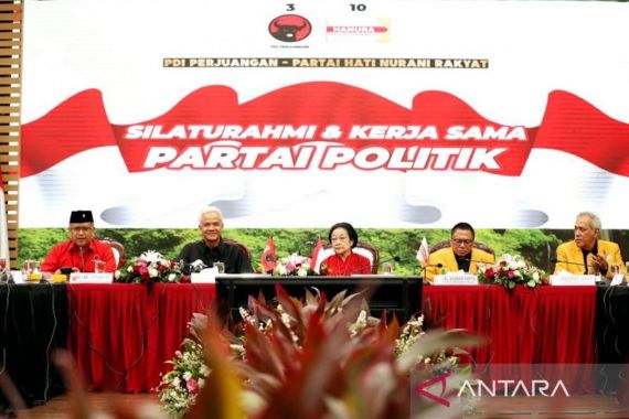 Elektabilitas Ganjar Rebound, Hasto PDIP: Momentum Penyemangat Jajaran PDIP Turun ke Rakyat - JPNN.COM
