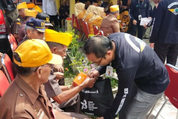 BSI Maslahat dan BSI Bagikan Dana Apresiasi Ratusan Juta untuk 780 Veteran - JPNN.COM