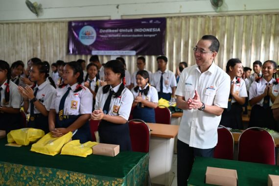 Kimia Farma Mengajar 2023 Digelar Serentak di 52 sekolah se-Indonesia - JPNN.COM