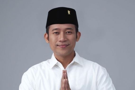 Real Count KPU: Denny Cagur Ungguli Hengky Kurniawan di Dapil Jabar 2 - JPNN.COM