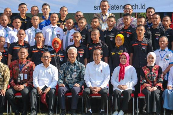 SMKN Jateng Gagasan Ganjar Dipuji Pak Jokowi, Layak Diadopsi untuk Program Nasional - JPNN.COM