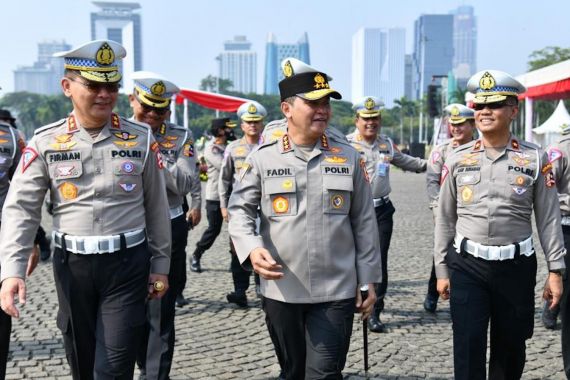 Kabaharkam Polri Pimpin Apel Kesiapan Pamwal Rolakir Delegasi KTT ASEAN 2023 - JPNN.COM
