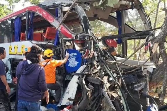 Polisi Bergerak Usut Kecelakaan Bus di Ngawi - JPNN.COM