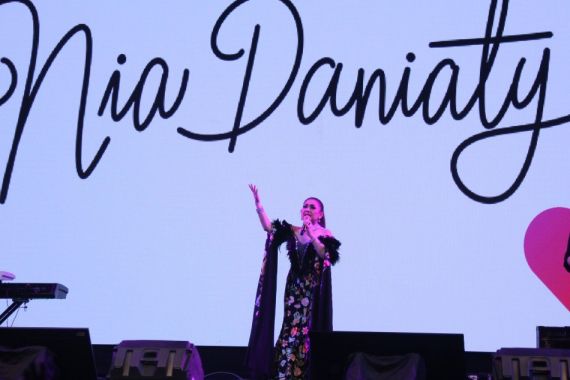 Nia Daniaty Hingga Five Minutes Hibur Penonton Ulang Tahun Wahana Media Entertainment  - JPNN.COM