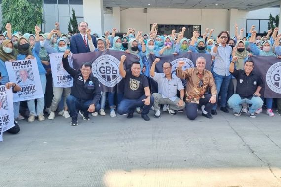 Dari Sebuah Pabrik di Subang Terdengar Buruh Berteriak Ganjar Pranowo Presiden - JPNN.COM