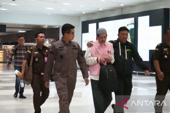 Buron 2 Tahun, Tersangka Kasus Korupsi Ditangkap di Palembang - JPNN.COM