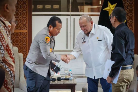 Temui Kapolda Irjen Toni Harmanto, Ketua DPD RI Sampaikan Aspirasi Pesilat Jatim - JPNN.COM