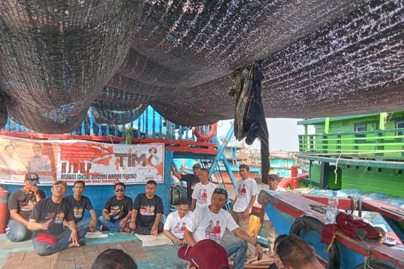 TIM 8 Ajak Nelayan dan PKL Pantura Barat Menangkan Prabowo - JPNN.COM