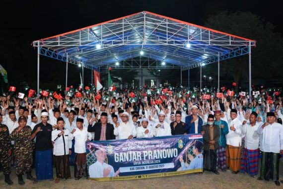 Sahabat Ganjar Berselawat dan Berdoa Bersama Santri untuk Kesuksesan Pilpres 2024 - JPNN.COM