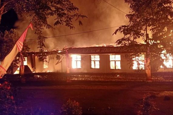 Kantor Kemenag Kabupaten Jayapura Terbakar, Polisi Bergerak Melakukan Penyelidikan - JPNN.COM