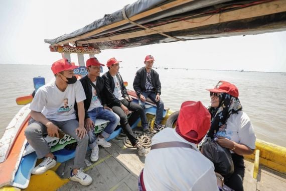 Komunitas Nelayan Pendukung Ganjar Ramaikan Pesta Laut Nadran di Cirebon - JPNN.COM