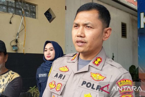 AKBP Ari Ungkap Fakta soal 3 Pemuda Tergeletak di Pinggir Jalan, Turut Berduka - JPNN.COM