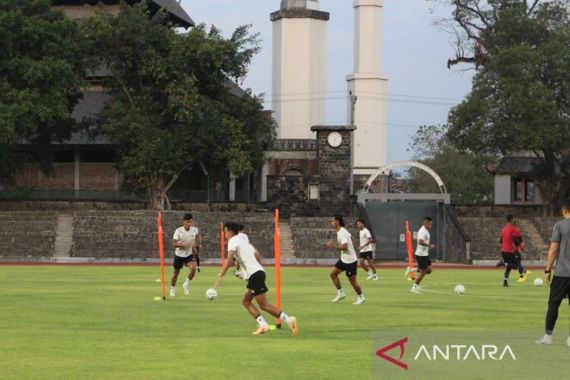 Latihan Perdana Timnas U-23 Indonesia Diikuti 20 Pemain, Shin Tae Yong Absen - JPNN.COM