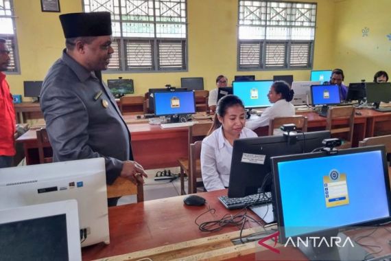 Pemkab Manokwari Memfasilitasi 1.400 Honorer Mengikuti Simulasi CAT - JPNN.COM