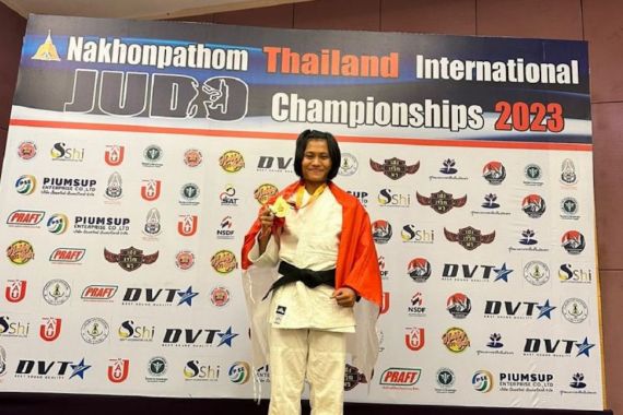Harumkan Nama Indonesia, Dinny Febriani Raih Medali Emas di Kejuaraan Judo Internasional - JPNN.COM