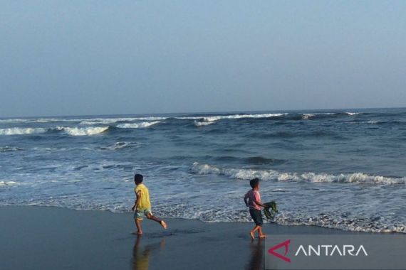 Isi Liburan Sekolah, Wisatawan Diimbau Tak Beraktivitas di Pantai Selatan, Bahaya - JPNN.COM