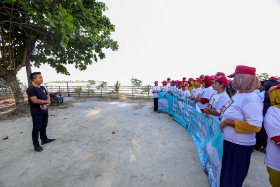 Nelayan Pesisir Dukung Ganjar Ajari Warga Olah Kerang Hijau jadi Bernilai Jual Tinggi - JPNN.COM