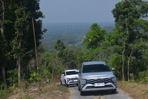 Menguji Keandalan Hyundai Stargazer X di Kaki Gunung Merbabu - JPNN.COM