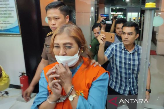 Perempuan Buron Kasus Korupsi Dana BOK Puskesmas Ditangkap di Jakarta, Tuh Orangnya! - JPNN.COM