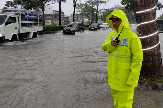 Setengah Hari Diguyur Hujan, Kota Pekanbaru Dikepung Banjir - JPNN.COM