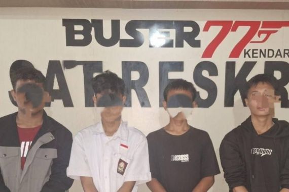 Empat Pelajar Bawa Celurit dan Busur ke Sekolah - JPNN.COM