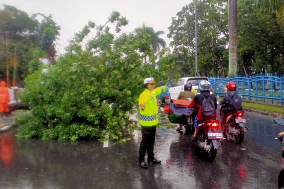 Cuaca Ekstrem, Polresta Pekanbaru Keluarkan Imbauan Penting - JPNN.COM