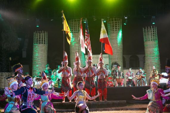 Festival Budayaw IV Resmi Ditutup, 4 Negara Berkolaborasi di Jalur Rempah - JPNN.COM