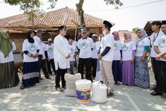 Santri Dukung Ganjar Beri Bantuan dan Merenovasi Ponpes di Subang - JPNN.COM