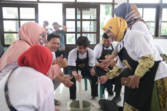 Gerbong Pencinta Sandiuno Gelar Pelatihan UMKM Hingga Literasi Keuangan di Kendal - JPNN.COM