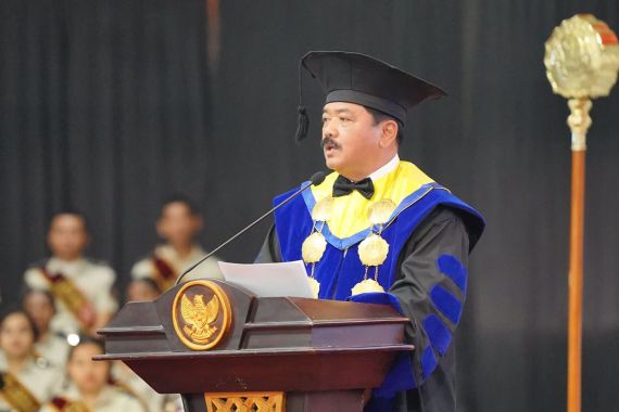 Menteri Hadi Tjahjanto Ingatkan Wisudawan STPN Jauhi Gratifikasi di Dunia Kerja - JPNN.COM