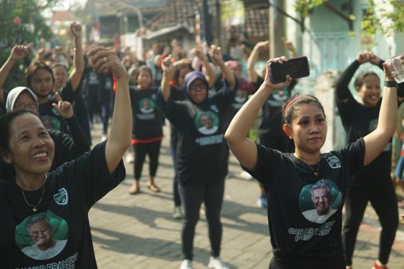 Kowarteg Ganjar Sosialisasikan Gaya Hidup Sehat Untuk Mak-Mak di Surabaya - JPNN.COM