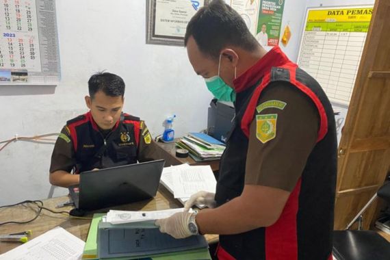 Usut Dugaan Pungli PTSL di Ponorogo, Jaksa Lakukan Penggeledahan - JPNN.COM