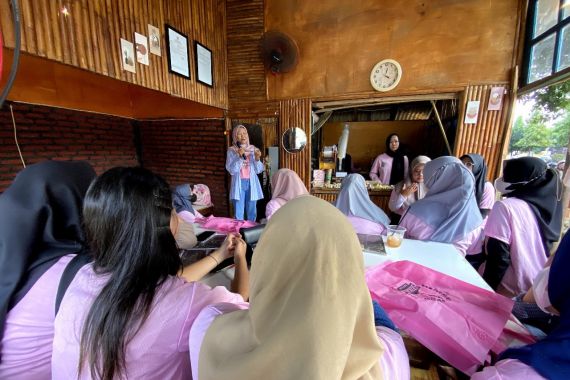 Srikandi Ganjar Ajak Perempuan Milenial Belajar Usaha Angkringan di Lampung - JPNN.COM