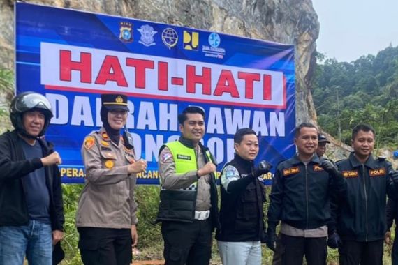 Pengendara DIminta Berhati-hati Melintasi Daerah Rawan Longsor di Jalur Lintas Riau-Sumbar - JPNN.COM