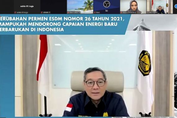 Revisi Permen PLTS Atap Dinilai Berpotensi Dorong Masyarakat Keluar dari Jaringan PLN - JPNN.COM