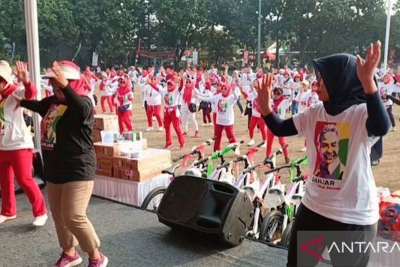 Terus Sosialisasikan Ganjar di Jabar, KawanJuangGP Gelar Jalan Sehat & Senam Massal - JPNN.COM
