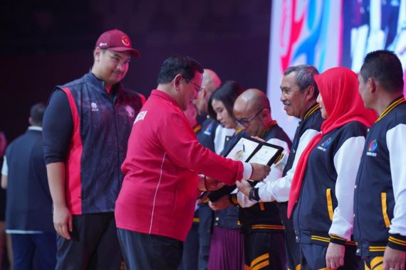 Gubernur Riau Syamsuar Sabet Penghargaan Bergengsi dari Kemenpora - JPNN.COM