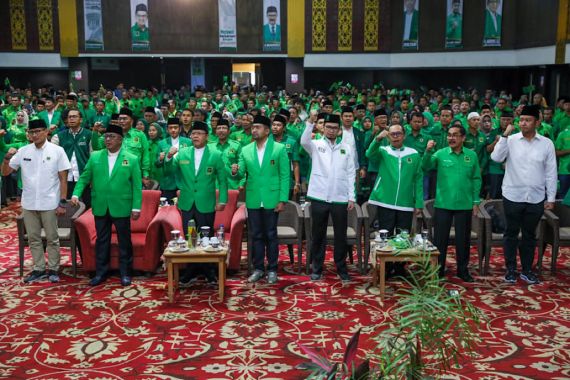 Mardiono Membuka Bimtek dan Pembekalan Bakal Caleg PPP di Sumatera Barat - JPNN.COM