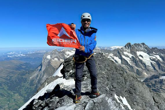 Kisah Pendaki Indonesia Menaklukkan Puncak Eiger di Tengah Cuaca Ekstrem - JPNN.COM