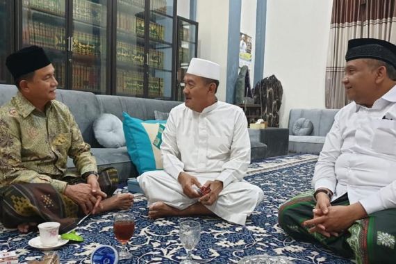 Yusril Bertemu Pimpinan Ponpes Langitan, Nama Prabowo Disebut - JPNN.COM