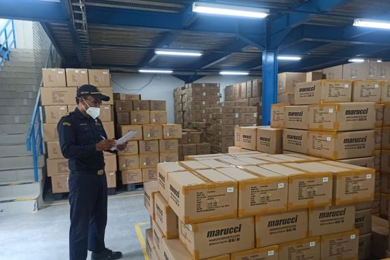 Bea Cukai Yogyakarta Kawal Ekspor Sarung Tangan Produksi PT Woneel Midas Leathers ke AS - JPNN.COM