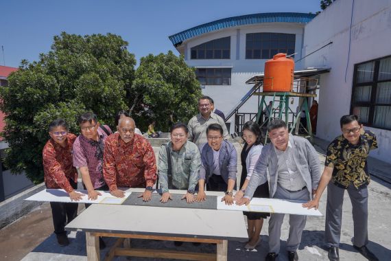 EUCNC Warnai Politeknik Manufaktur Bandung dengan Cat Ramah Lingkungan - JPNN.COM
