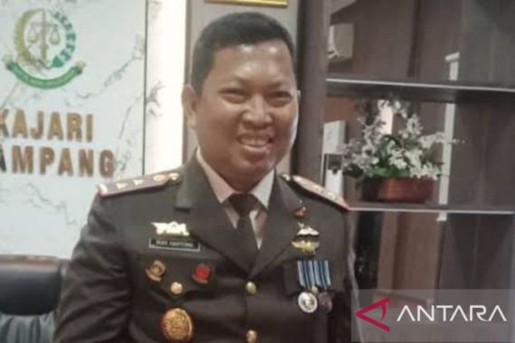 Kejari Sampang Tahan Mantan Kades Tersangka Korupsi Dana Desa - JPNN.COM