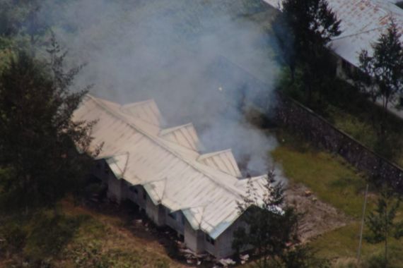 Kapolres: Dalang Pembakaran Rumah Dinas Tenaga Kesehatan di Puncak KKB Titus Murib - JPNN.COM