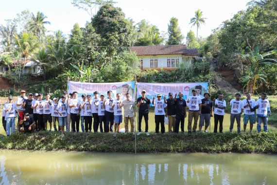 Ganjar Muda Padjajaran Beri Bantuan dan Pelatihan Budi Daya Ikan di Tasikmalaya - JPNN.COM