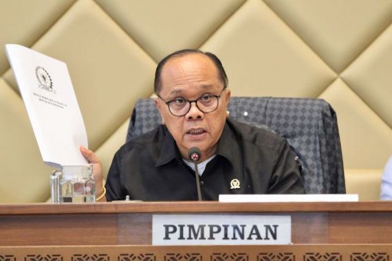 Junimart PDIP Mengkritisi MK soal Ambang Batas Parlemen - JPNN.COM
