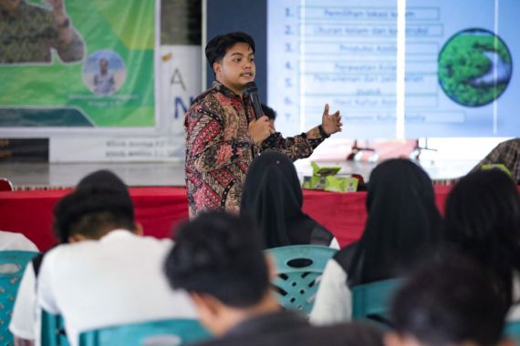 Civitas Ganjar Riau Mengedukasi Milenial soal Pembudidayaan Azolla - JPNN.COM